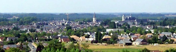 Vue de la ville de La Flèche depuis le faubourg de Saint-Germain-du-Val. Photographie de l'auteur.