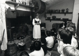 Visite guidée (salle commune) en 1983