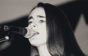 Anique Granger, auteure-compositrice-interprète de lannée au Gala fransaskois de la chanson 1993-1994