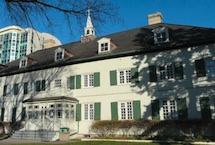 Le principal artéfact du Musée de Saint-Boniface est l'ancien couvent des Soeurs Grises dans lequel il loge